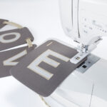 Singer 7640 - Confidence Sewing Machine - Domestic - Image 2
